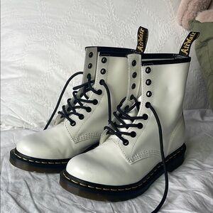 White Smooth Leather Lace Up Dr. Martens, Size 7!